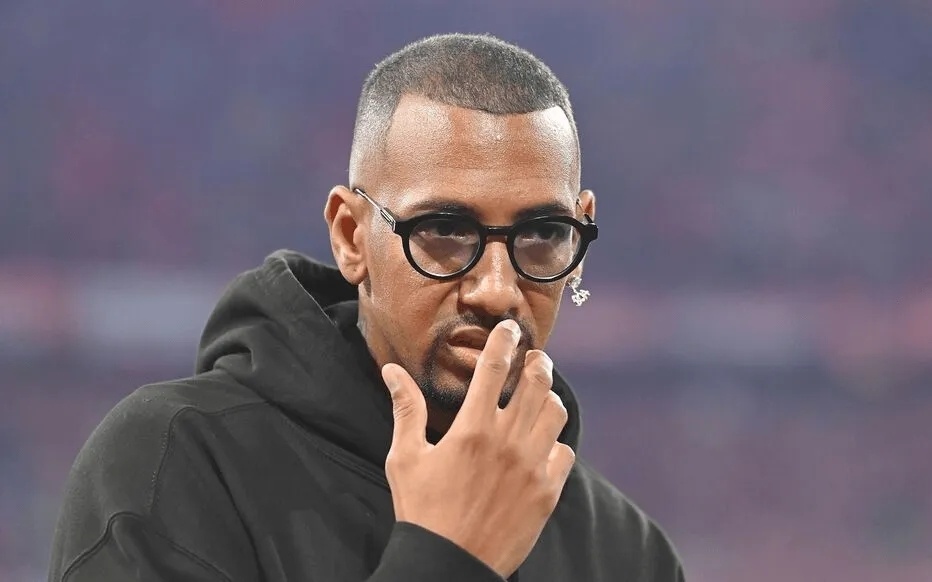 阿滕今年, 与我们一起